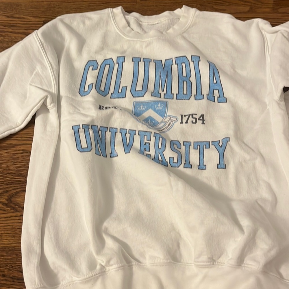 White comubia crewneck